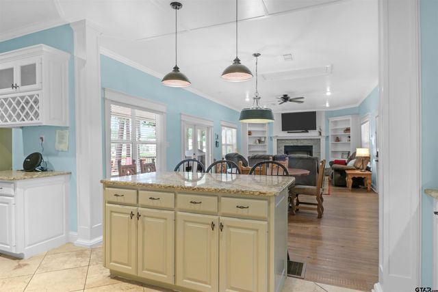 2217 Bass Hollow Circle, Jacksonville, TX 75766