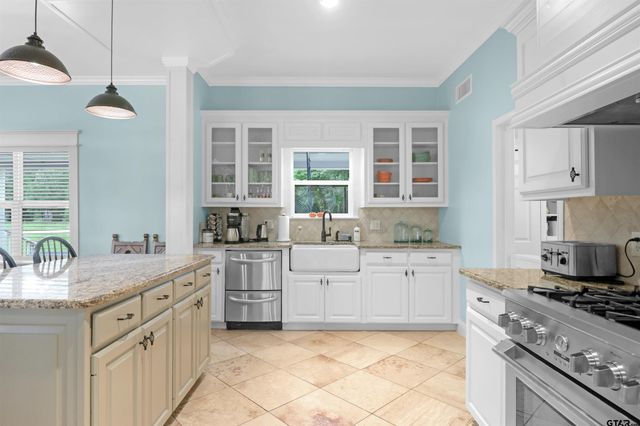 2217 Bass Hollow Circle, Jacksonville, TX 75766
