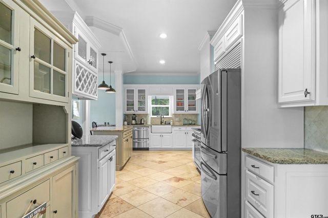 2217 Bass Hollow Circle, Jacksonville, TX 75766
