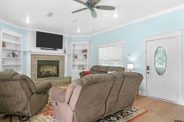 2217 Bass Hollow Circle, Jacksonville, TX 75766