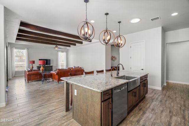 5880 VALLE DE PAZ Avenue, El Paso, TX 79932