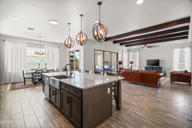 5880 VALLE DE PAZ Avenue, El Paso, TX 79932