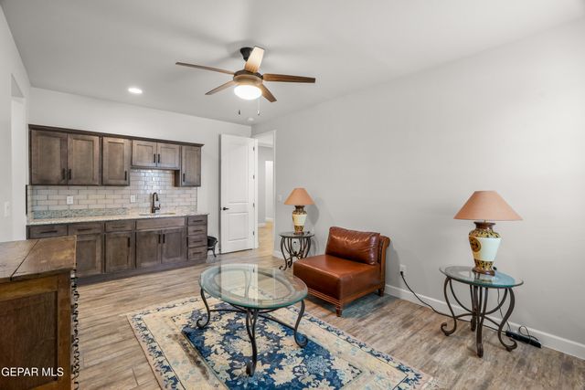 5880 VALLE DE PAZ Avenue, El Paso, TX 79932