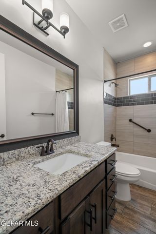 5880 VALLE DE PAZ Avenue, El Paso, TX 79932