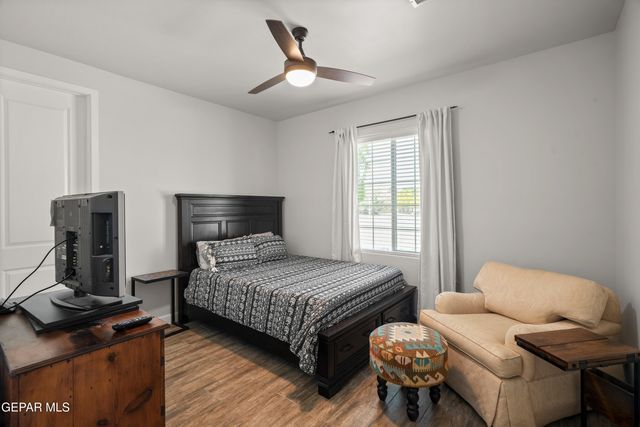 5880 VALLE DE PAZ Avenue, El Paso, TX 79932