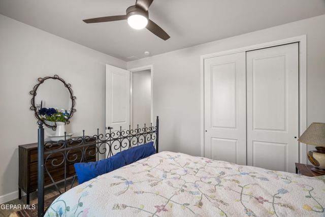 5880 VALLE DE PAZ Avenue, El Paso, TX 79932