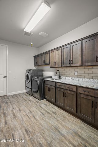 5880 VALLE DE PAZ Avenue, El Paso, TX 79932