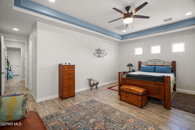 5880 VALLE DE PAZ Avenue, El Paso, TX 79932