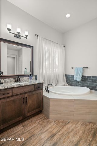 5880 VALLE DE PAZ Avenue, El Paso, TX 79932