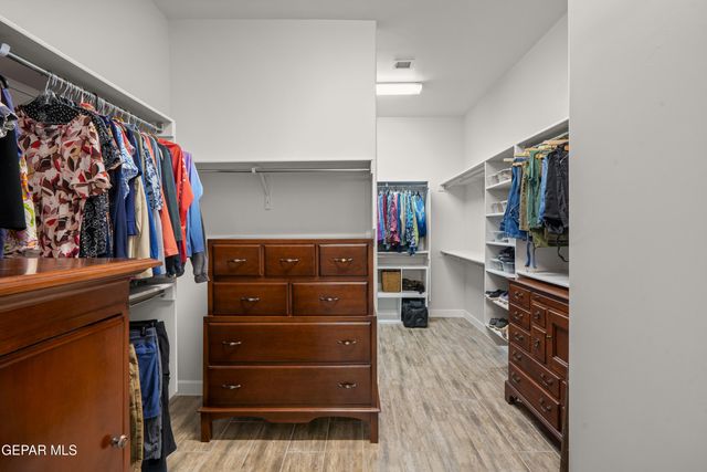 5880 VALLE DE PAZ Avenue, El Paso, TX 79932