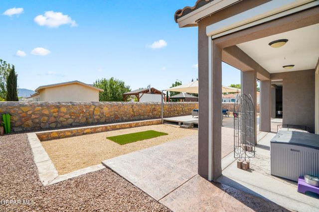 5880 VALLE DE PAZ Avenue, El Paso, TX 79932