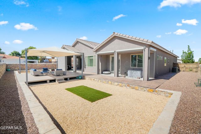 5880 VALLE DE PAZ Avenue, El Paso, TX 79932