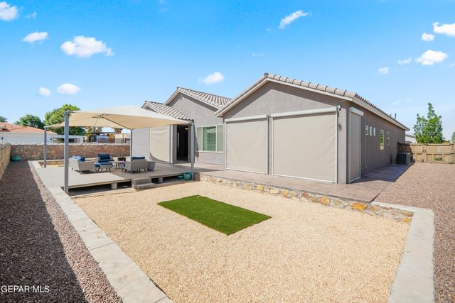 5880 VALLE DE PAZ Avenue, El Paso, TX 79932