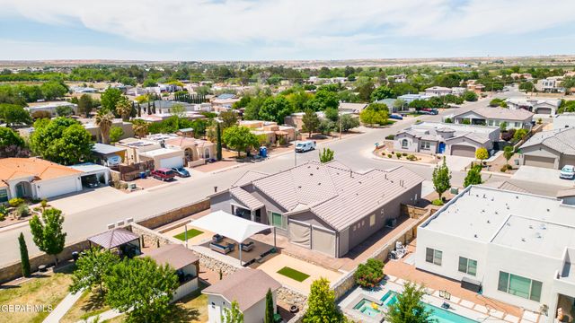 5880 VALLE DE PAZ Avenue, El Paso, TX 79932