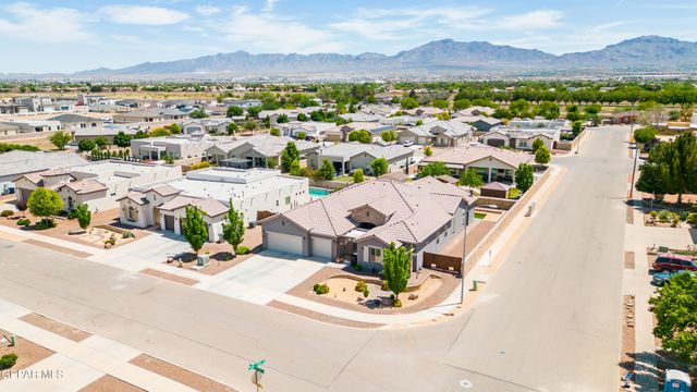 5880 VALLE DE PAZ Avenue, El Paso, TX 79932