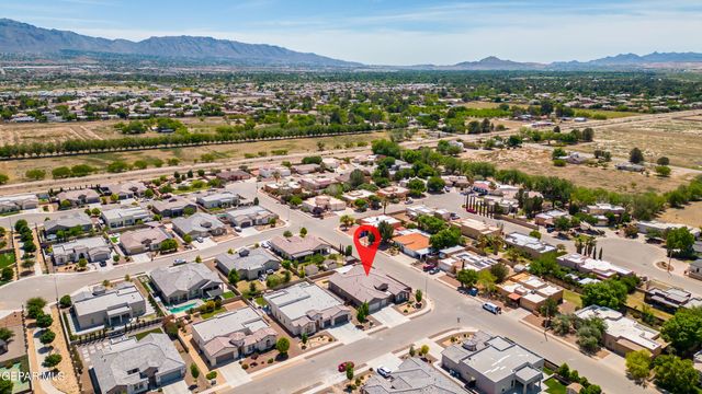 5880 VALLE DE PAZ Avenue, El Paso, TX 79932