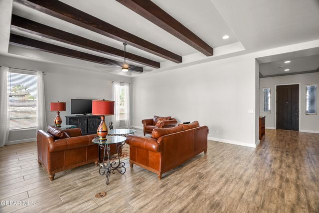 5880 VALLE DE PAZ Avenue, El Paso, TX 79932
