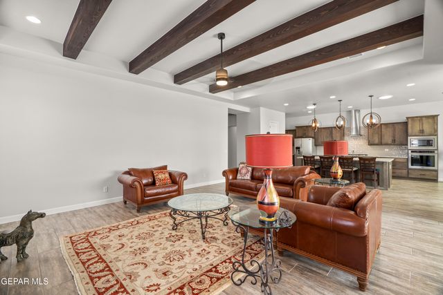 5880 VALLE DE PAZ Avenue, El Paso, TX 79932