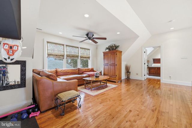 214 W MORRIS AVE, Linwood, NJ 08221