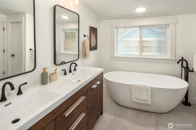 7755 35th Avenue NE, Seattle, WA 98115