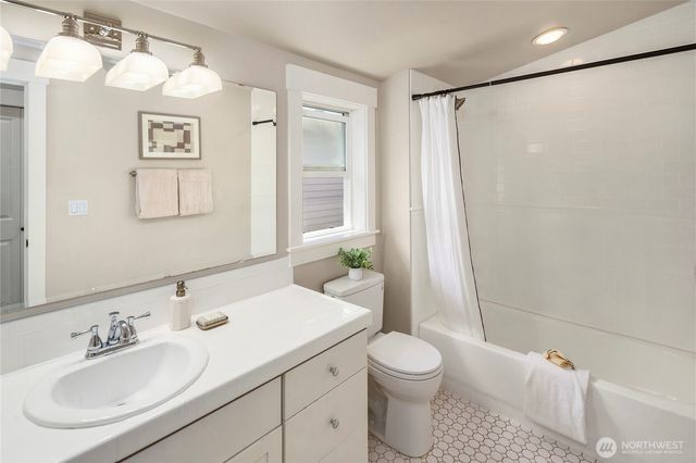 7755 35th Avenue NE, Seattle, WA 98115