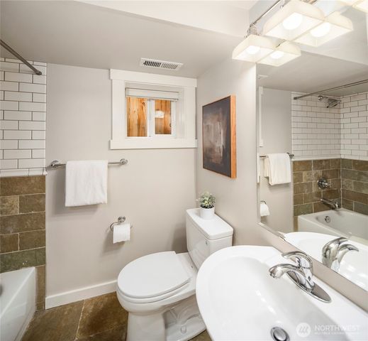 7755 35th Avenue NE, Seattle, WA 98115