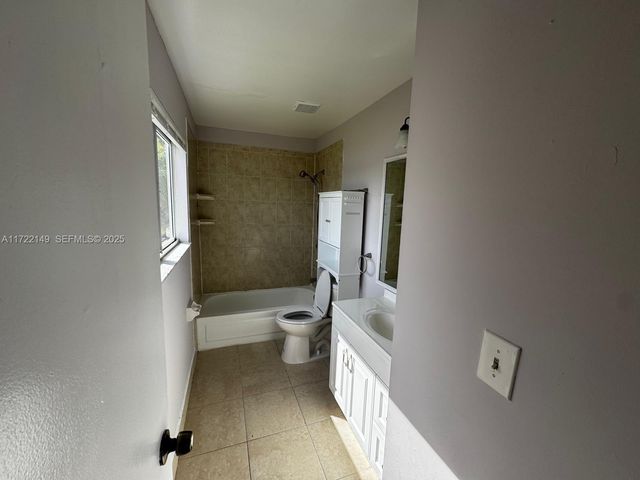 3437 NW 44th Street 208, Oakland Park, FL 33309
