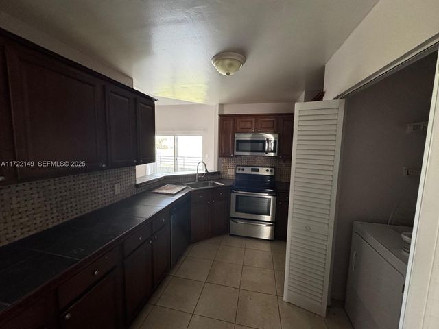 3437 NW 44th Street 208, Oakland Park, FL 33309