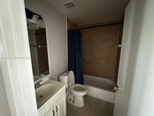 3437 NW 44th Street 208, Oakland Park, FL 33309