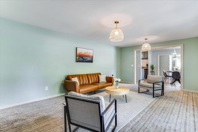 956 Harding St, Wichita, KS 67208
