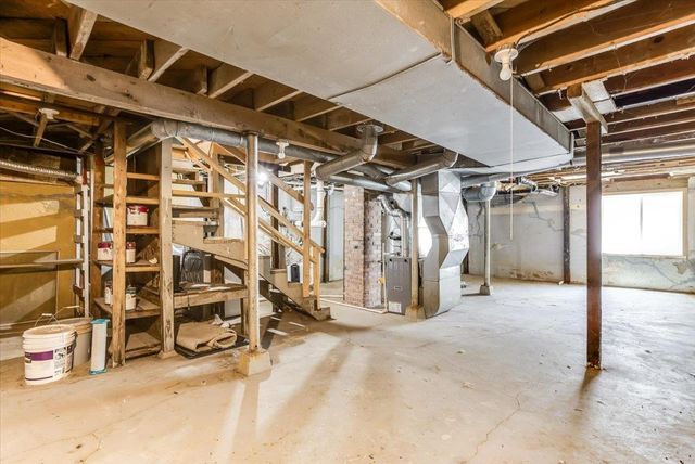 956 Harding St, Wichita, KS 67208