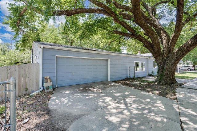956 Harding St, Wichita, KS 67208