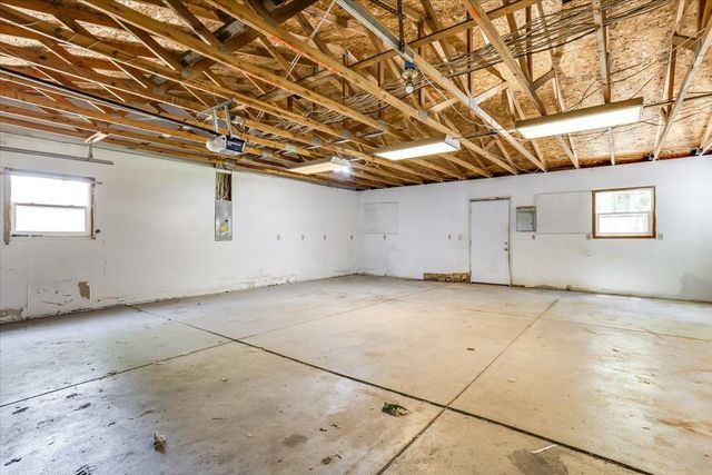 956 Harding St, Wichita, KS 67208