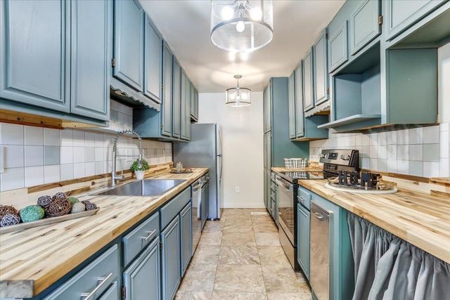 956 Harding St, Wichita, KS 67208