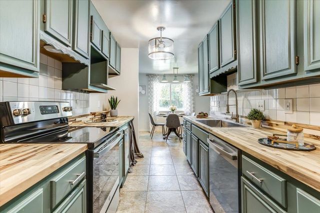 956 Harding St, Wichita, KS 67208