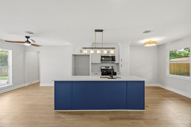 1234 W Donovan Street, Houston, TX 77091