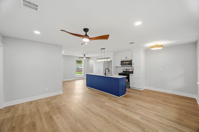 1234 W Donovan Street, Houston, TX 77091
