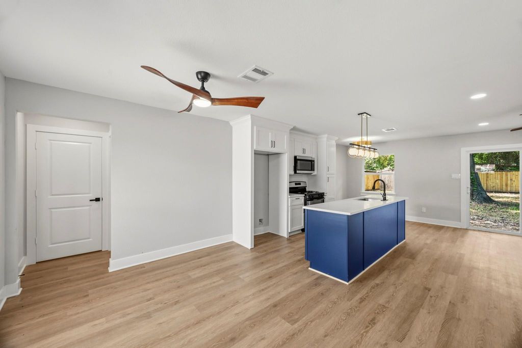 1234 W Donovan Street, Houston, TX 77091