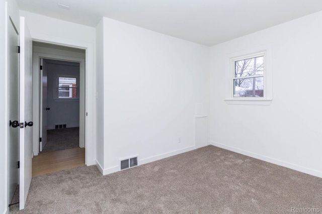 18099 Oak Avenue, Eastpointe, MI 48021