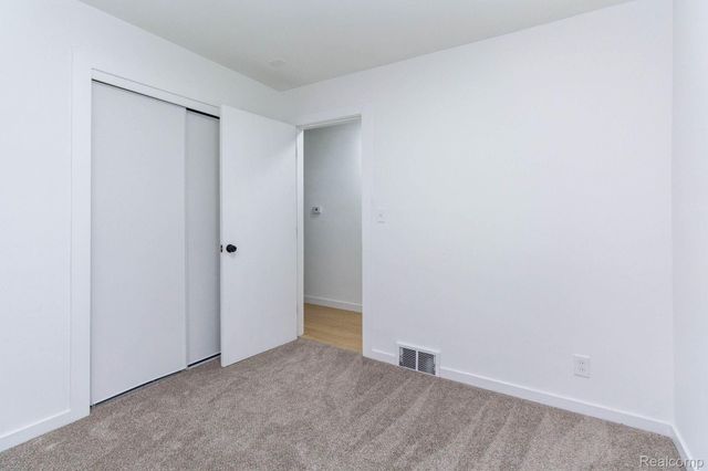 18099 Oak Avenue, Eastpointe, MI 48021