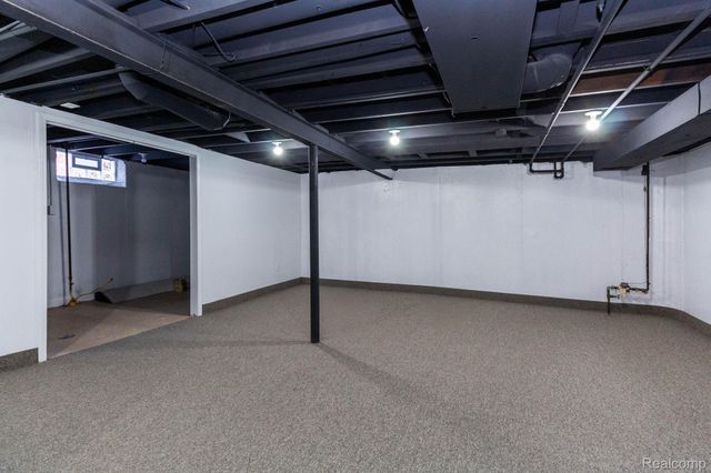 18099 Oak Avenue, Eastpointe, MI 48021