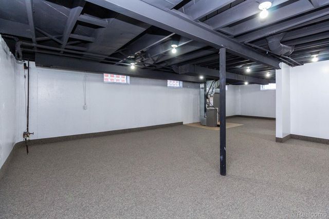 18099 Oak Avenue, Eastpointe, MI 48021