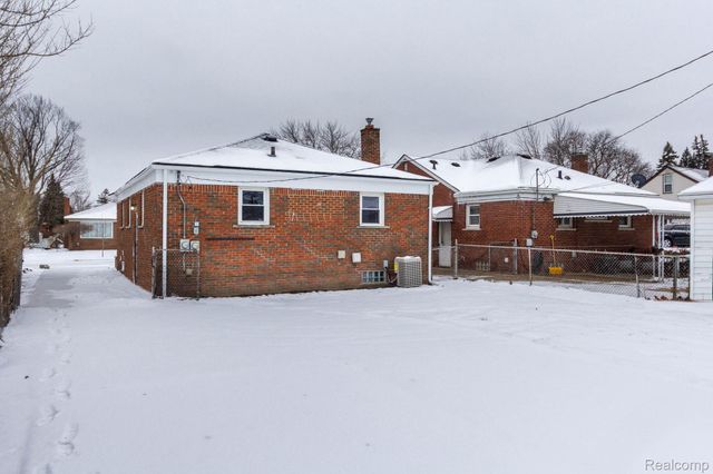 18099 Oak Avenue, Eastpointe, MI 48021