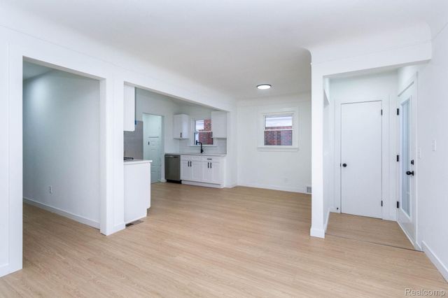 18099 Oak Avenue, Eastpointe, MI 48021