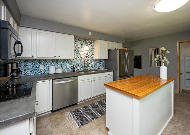 1142 Cummins Parkway, Des Moines, IA 50311