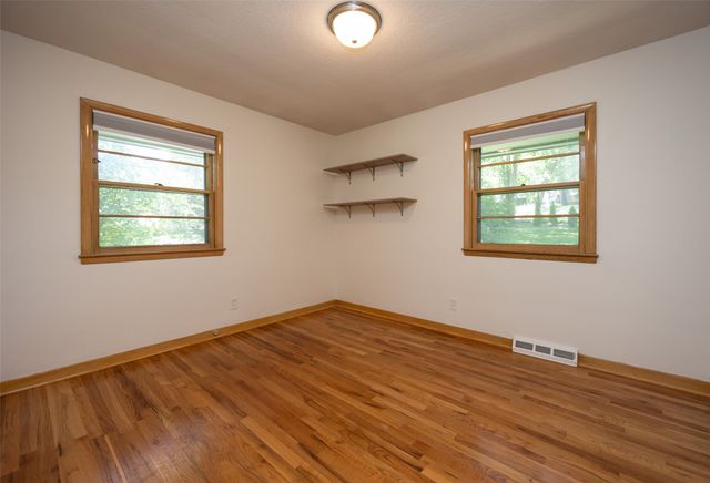1142 Cummins Parkway, Des Moines, IA 50311