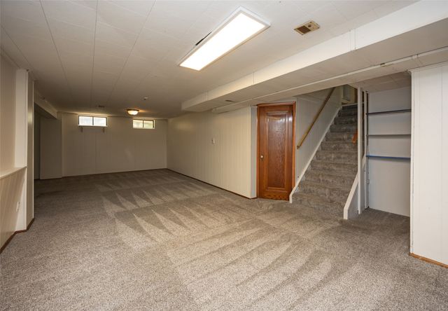 1142 Cummins Parkway, Des Moines, IA 50311