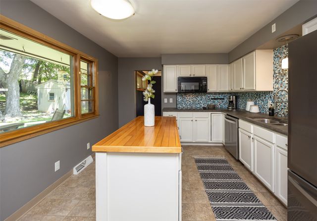 1142 Cummins Parkway, Des Moines, IA 50311