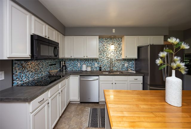 1142 Cummins Parkway, Des Moines, IA 50311
