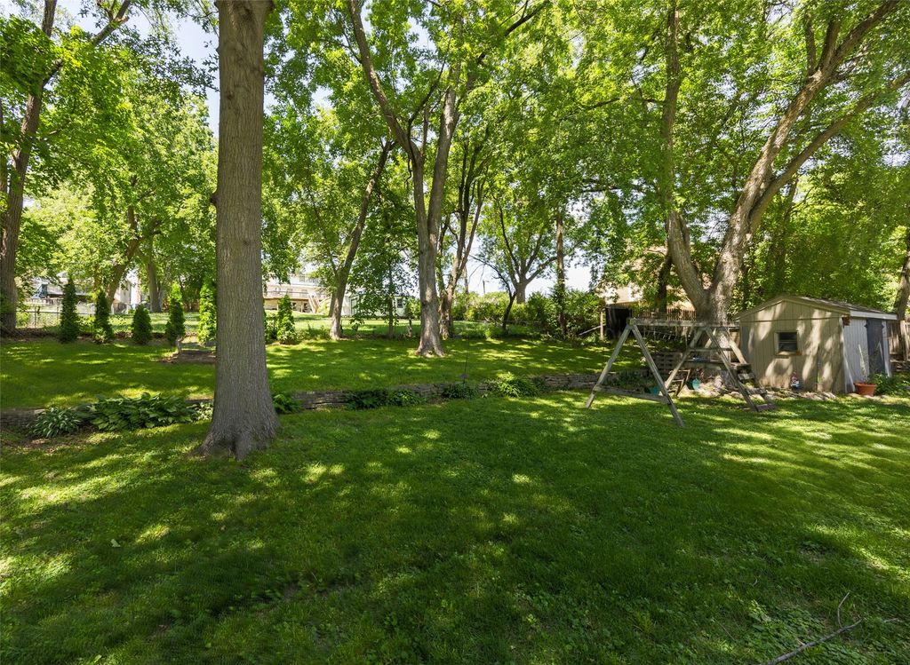 1142 Cummins Parkway, Des Moines, IA 50311